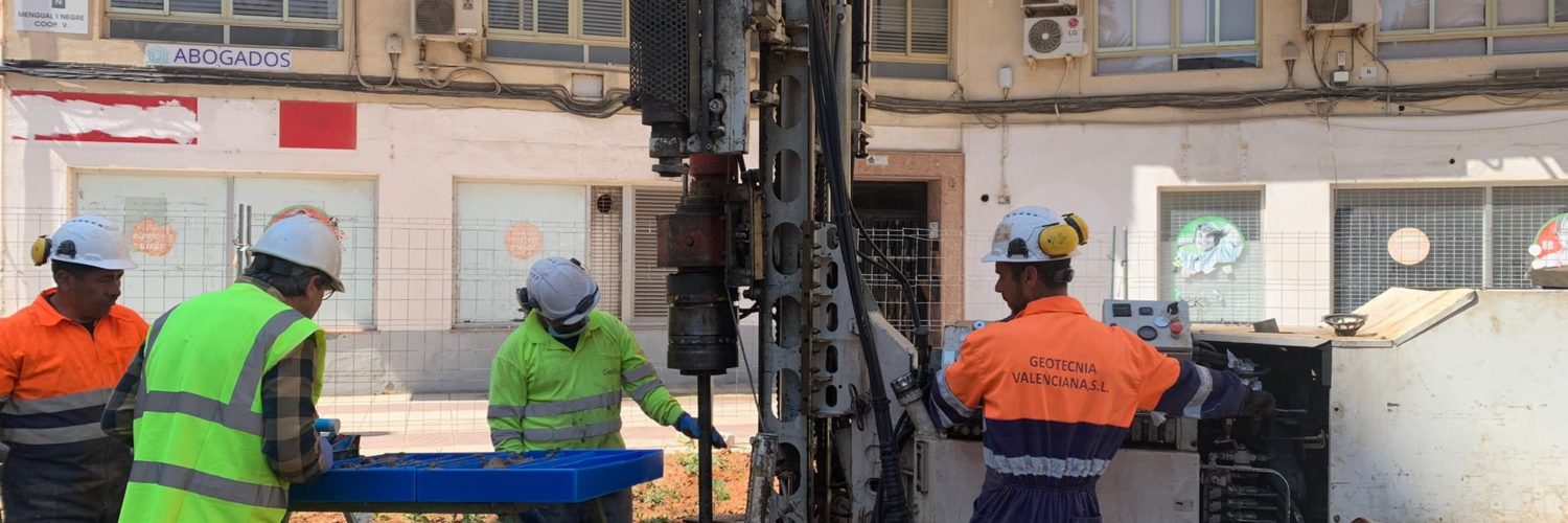 treballs per comprovar la contaminació del sòl de la gasolinera