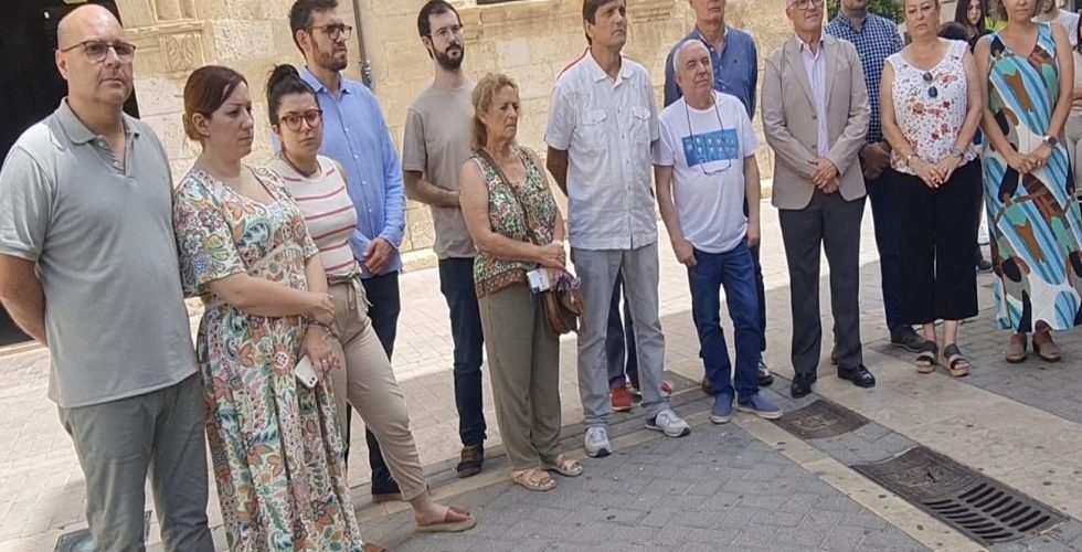 minut de silenci per la assassinat de la dona de Antella